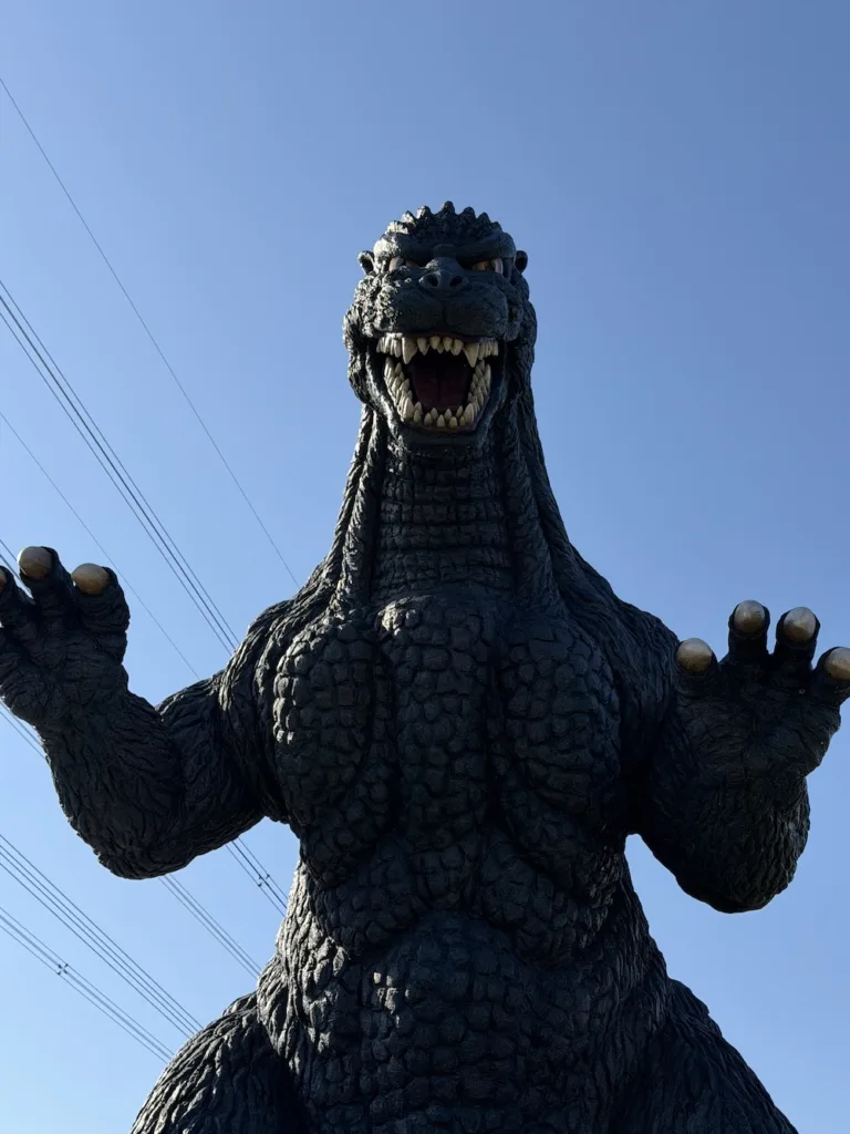 【神奈川・横須賀市】ゴジラのすべり台！だけじゃない！たっぷり楽しめる「くりはま花の国」